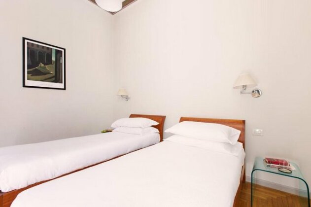 2-Bedroom Apartment In Monti - Photo3