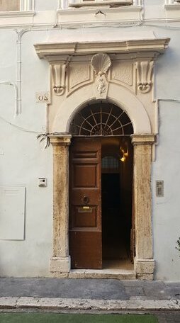 3 Coins Trevi Fountain Bed & Breakfast Rome
