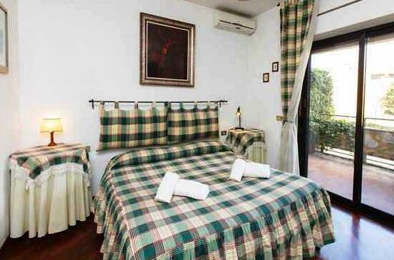 Accomodation Bed In Rome