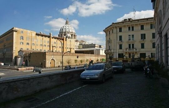 Al Colonnato di San Pietro