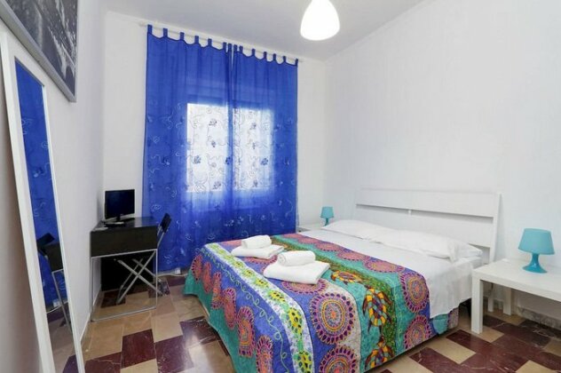Apartment and Rooms Rome - Photo2