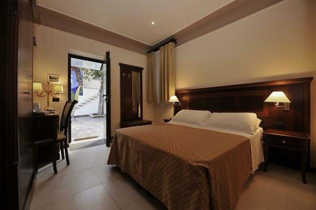 Aurelius Art Gallery Hotel - Photo4