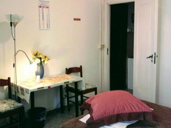 B&B near metro central line-one train every 2 minutes-only wc in rooms - Photo4
