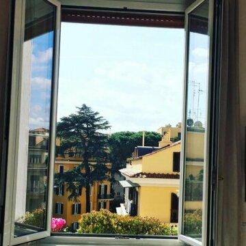 Elegant House In Rome