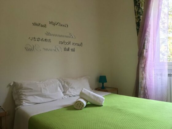 Giuly Guesthouse - Photo2