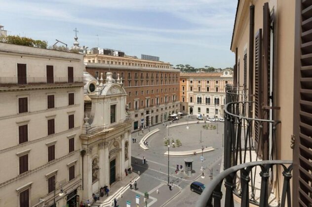 Home Town at Spanish Steps - Photo2