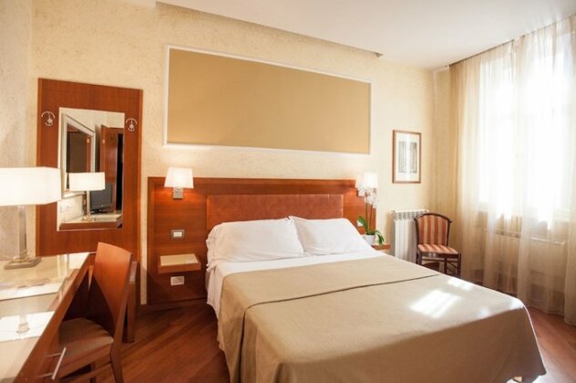 Hotel Madrid Rome - Photo4