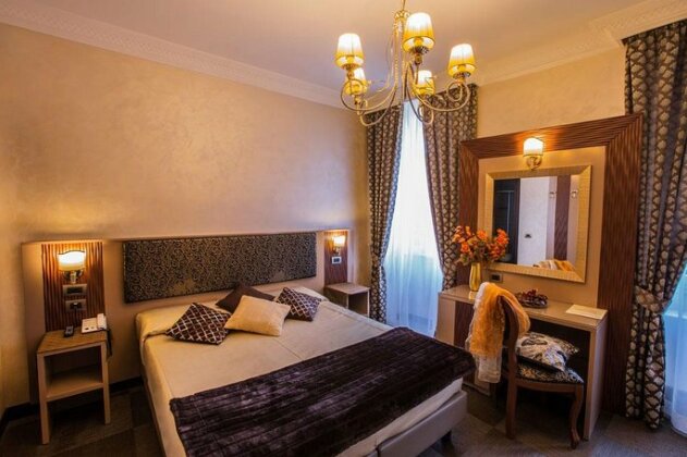 Hotel Romano Rome - Photo4