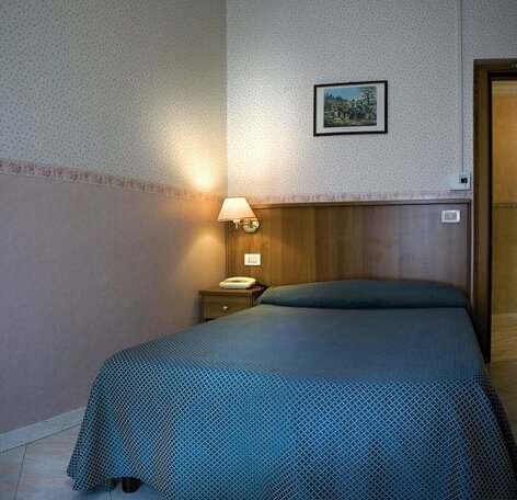 Hotel Salaria - Photo2