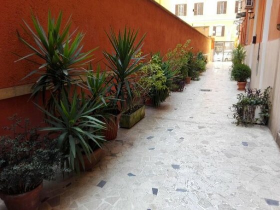  Photo 2