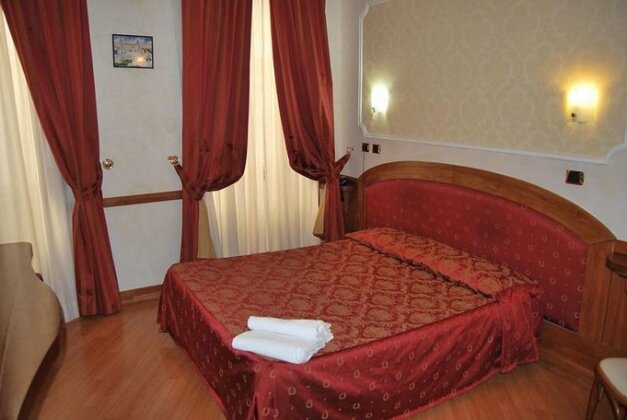 Inn Spagna Room Hotel - Photo2