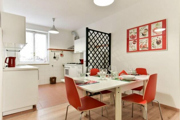 Red & White Vatican Apartment - Photo2