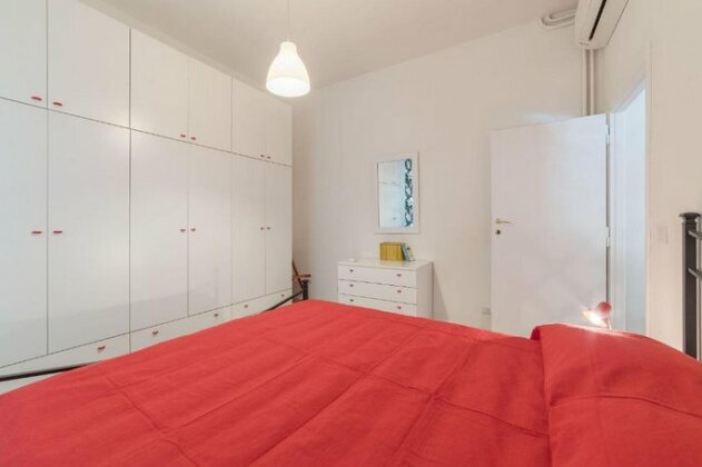 Red & White Vatican Apartment - Photo3