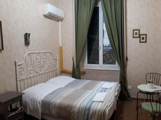 Renting Rooms - Photo2