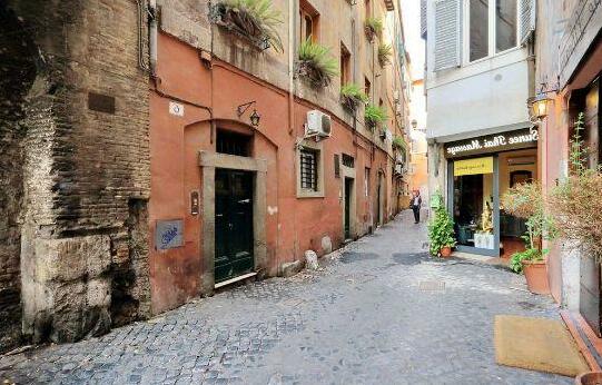 Rome Accommodation Navona Apartment