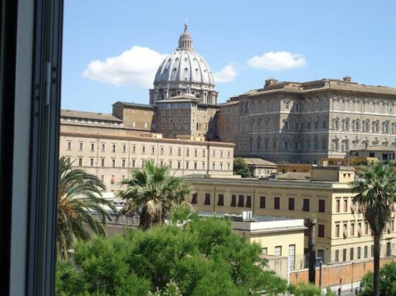 S Peter - Big apart in front of Dome