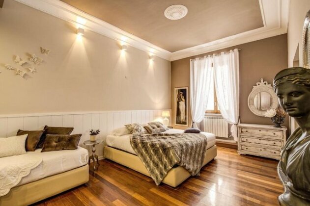 Spanish Steps Miracle Suite - Photo2