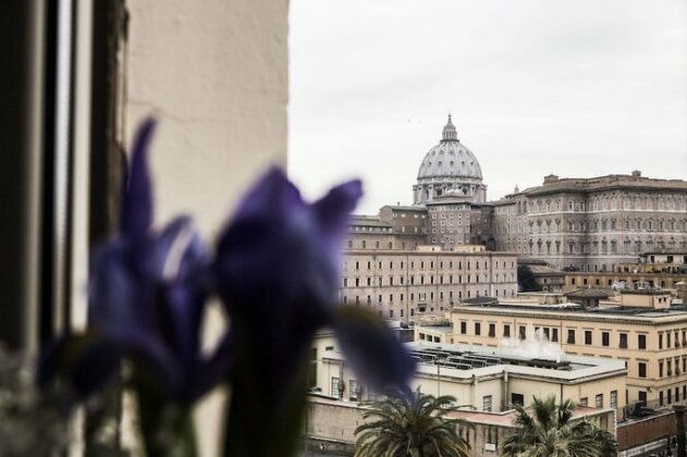 St Peter Bed In Rome - Photo2