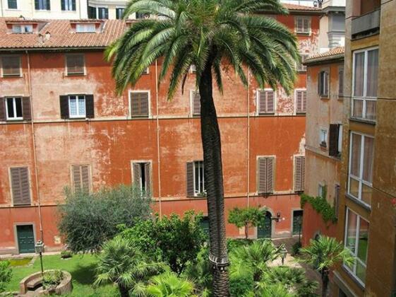 Trevi Fountain Double Suite Garden View