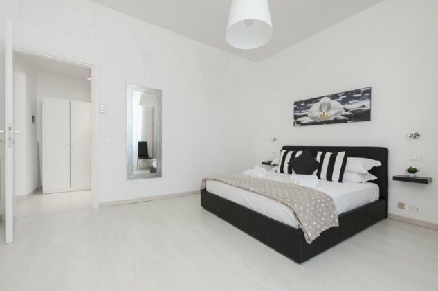 White Flat Termini - Photo3