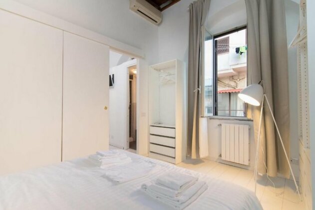 White Ostilia Apartments - Photo4