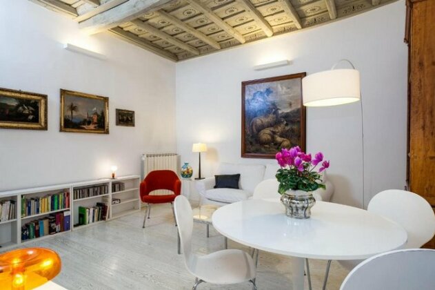 White Pantheon One Bedroom Apartment - Photo3