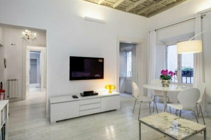 White Pantheon One Bedroom Apartment