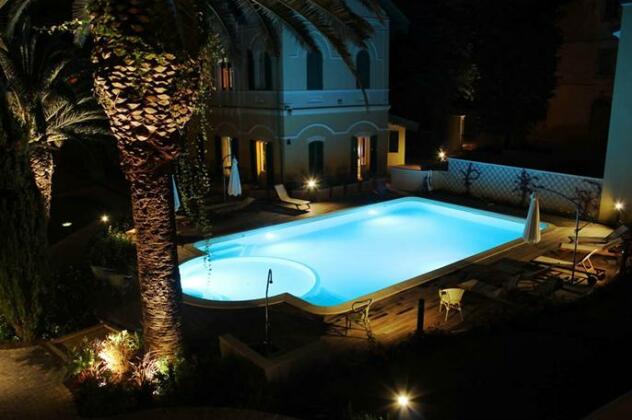 Villa Rosella Resort - Photo4
