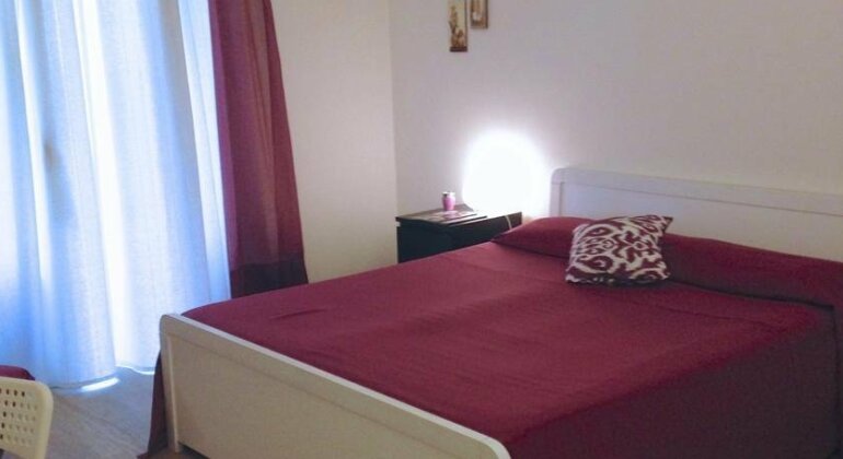Two Rooms - Photo2