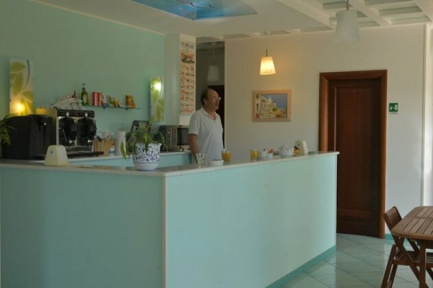 Larus Hotel - Photo2