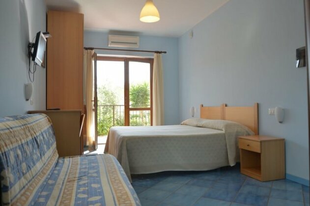 Larus Hotel - Photo4