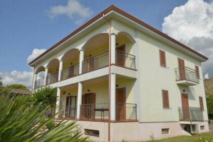 Larus Hotel