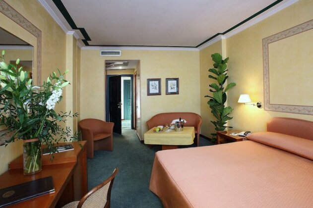 Hotel Cyrano Saronno - Photo5