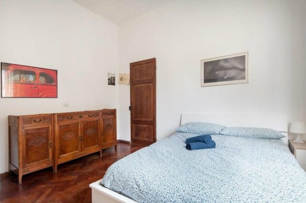 4 Bedrooms Flat Next To Station - Photo3