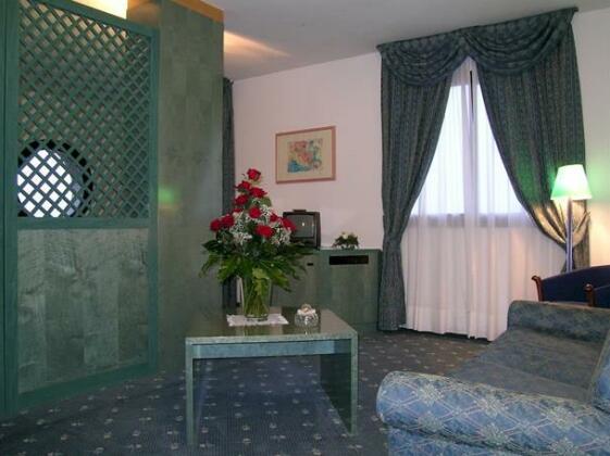 Miceneo Palace Hotel - Photo4