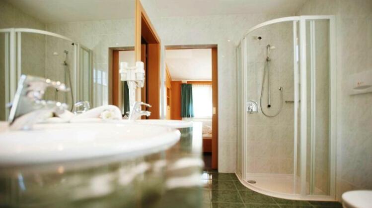 Baumgartner's Blumenhotel Schenna - Photo5