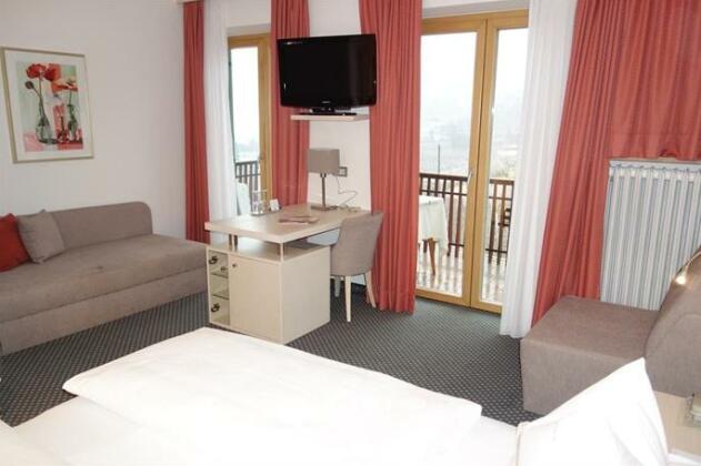 Pensione Etschblick Schenna Resort - Photo4