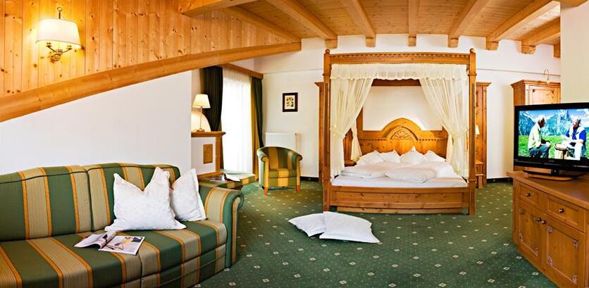 Savoy Dolomites Luxury & Spa Hotel - Photo4