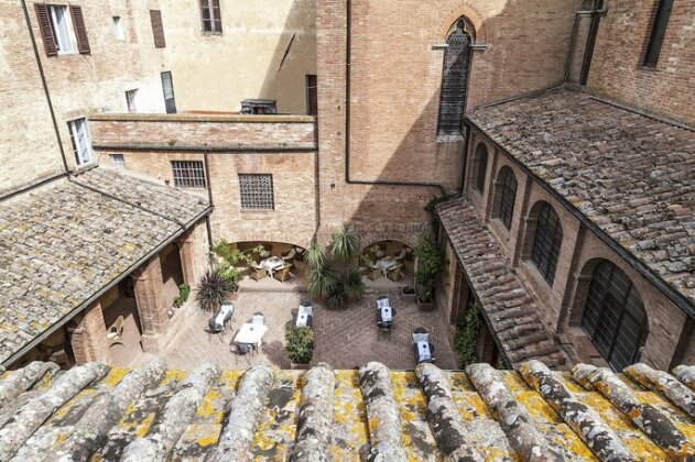 Il Chiostro Del Carmine