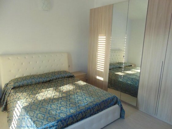  Photo 1