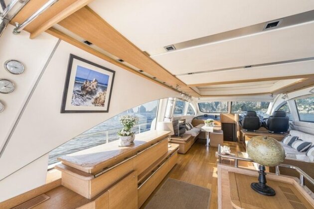 Capasecca Luxury Yacht - Photo2