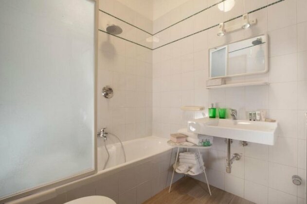 G&G Sorrento Apartments - Photo4