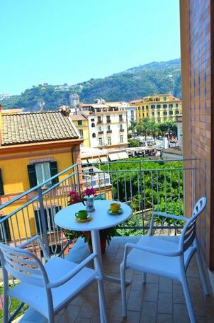 Sorrento Central and Sea View Flats