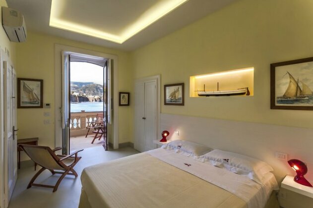 Yacht Club Capo Cervo Suites B&B - Photo2