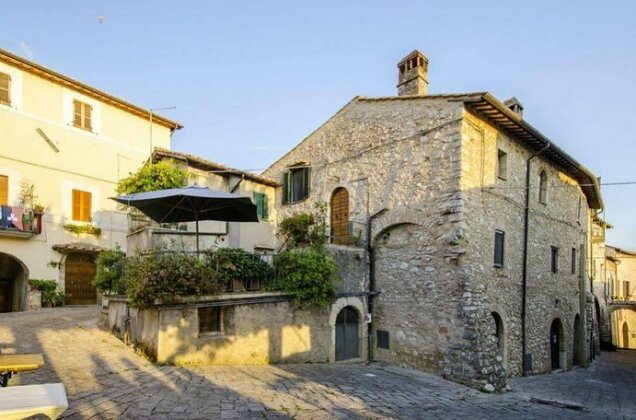 Casa Della Torre In Borgo Medievale