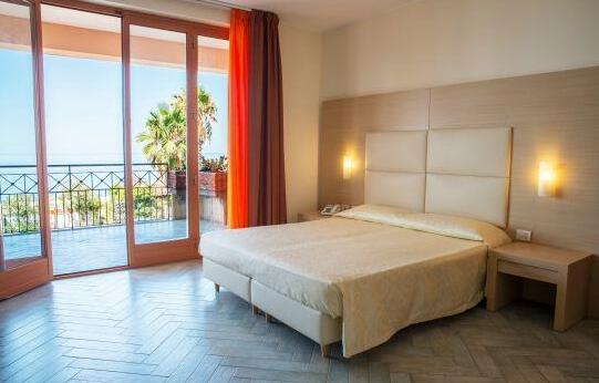 Hotel Calipso Taormina - Photo2