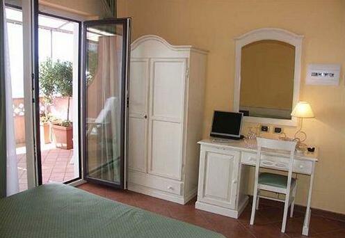 Mendolia Beach Hotel - Photo4