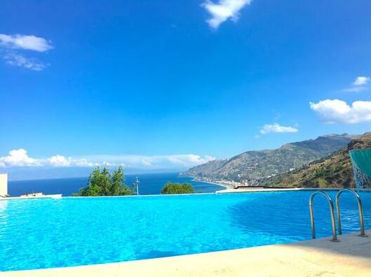 PANORAMIC RESIDENCE with Pool & View - Photo3