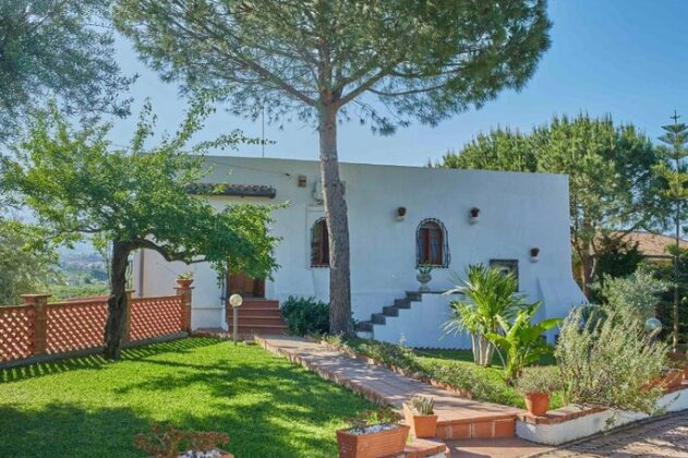 Stunning Villa with private pool chlorine-free and garden