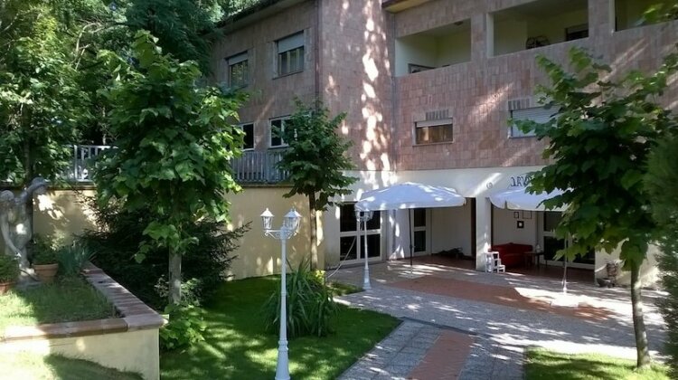 Villa Cardinal Apartments